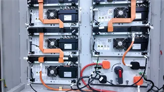 Biliary charging of photovoltaic folding containers for base stations